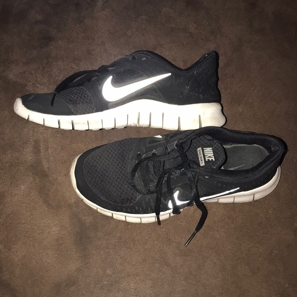 Nike Other - Nike tennis shoes black size 4